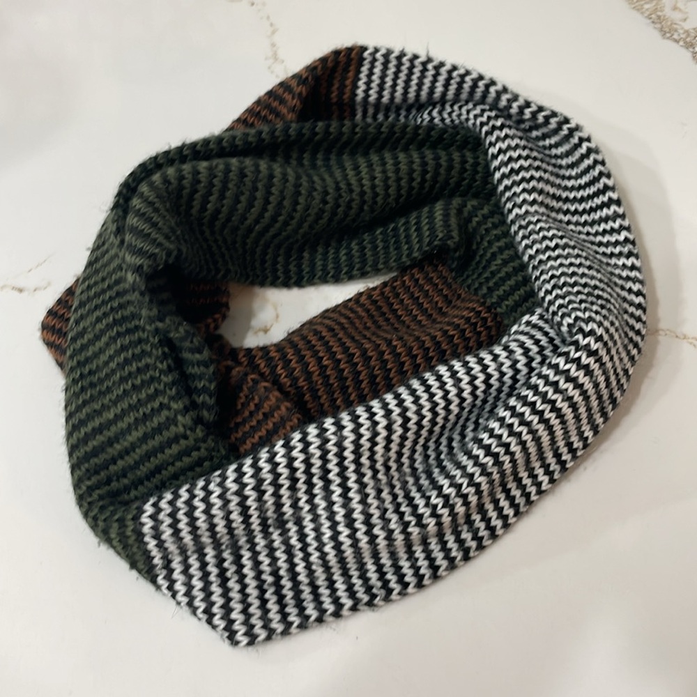 Steve Madden Brown, White, Black and Green Knit Scarf | OS